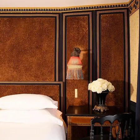 Hotel Du Bourg Tibourg