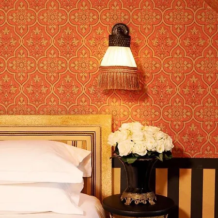 Du Bourg Tibourg Hotel
