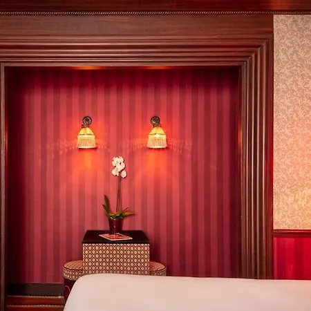 Hotel Du Bourg Tibourg 4*