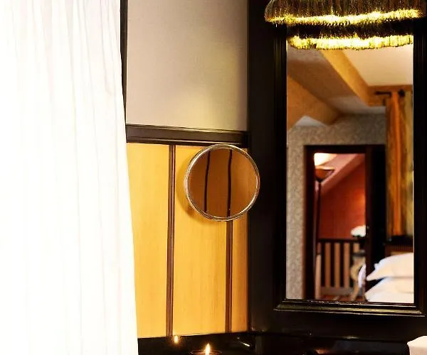 Hotel Du Bourg Tibourg 4*