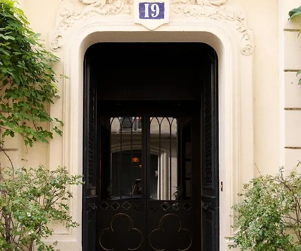 Hotel Du Bourg Tibourg 4*