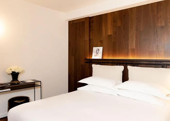 Du Bourg Tibourg Paris