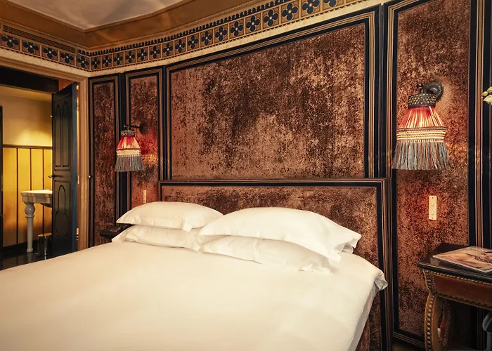 Hotel Du Bourg Tibourg 4*