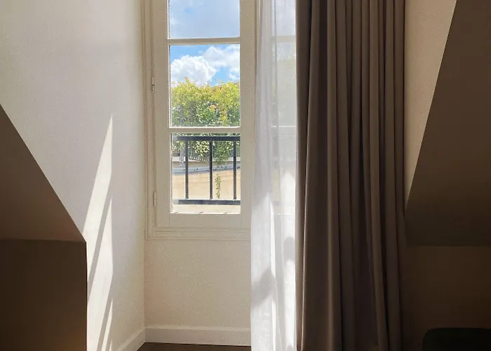 Hotel Du Bourg Tibourg 4*