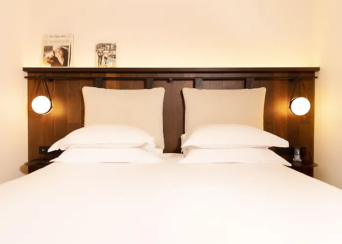 Hotel Du Bourg Tibourg 4*